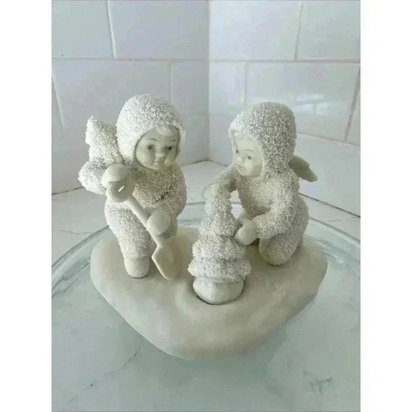 Snowbabies We’re Planting The Starry Pines Department 56 4” X 5 1/2” Figurine - Picture 1 of 10